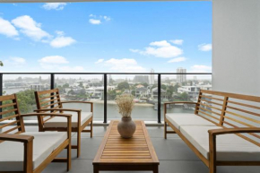 The Serenity - Surfers Paradise Riverview 2 Bedroom with Parking and Pool